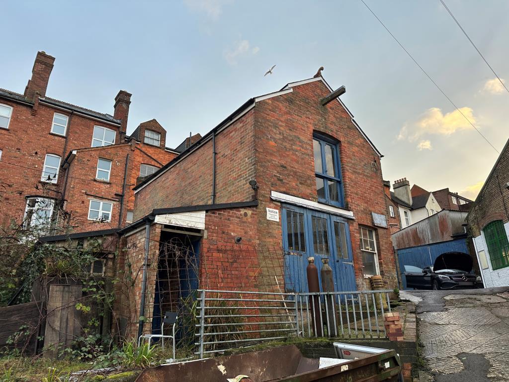 Lot: 37 - SUBSTANTIAL MIXED USE BUILDING WITH POTENTIAL - 